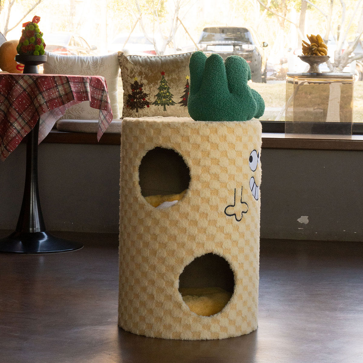 Cute & Quirky Cat House | Two-Level Pineapple Cat Bed with Scratching Mat