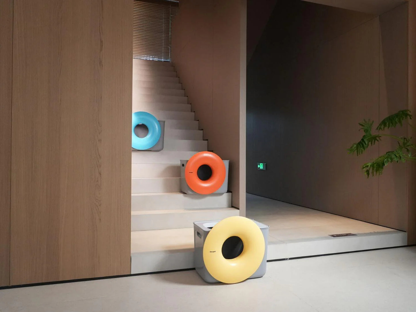 Modern Cat Litter Box with Scoop – Sleek & Odor Control Design